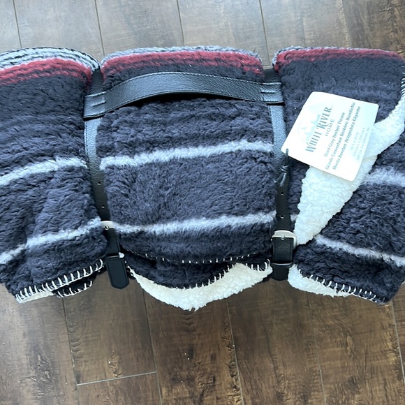 Cabela's Bedding White River Giant Cozy Berber Fleece Throw Blanket